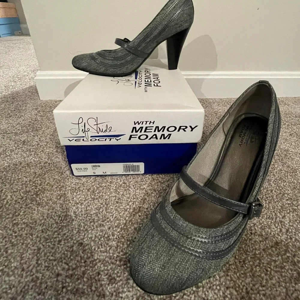 Mary Janes by Life Stride - size 9M - Picture 1 of 2